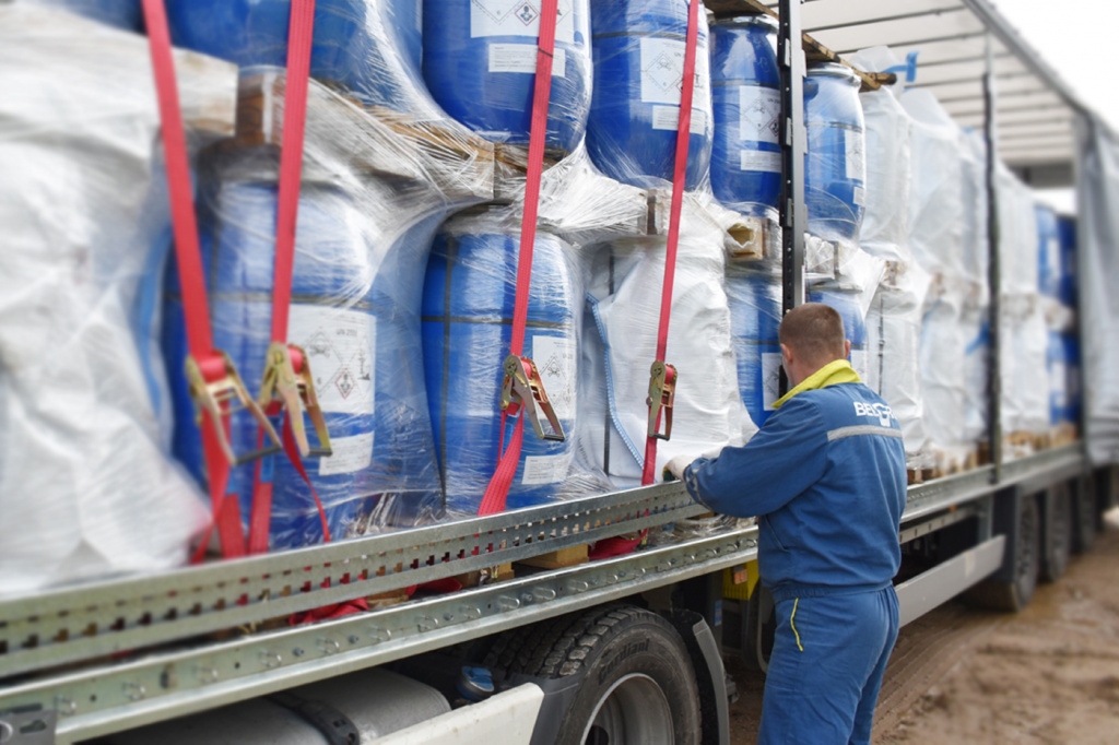 Первые 20 тонн непригодных пестицидов отправлены из Беларуси в Германию